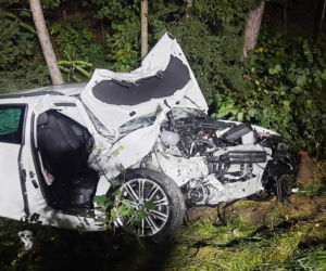 Straszny wypadek w Zabrzeży. Poszkodowani uwięzieni w samochodzie 