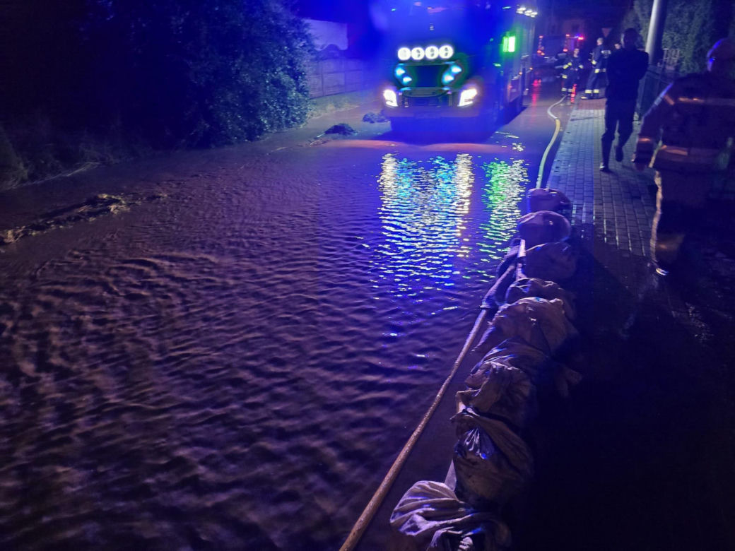 Burze i grad przeszły nad Śląskiem. Ogromne zniszczenia. Żywioł spustoszył całą wieś