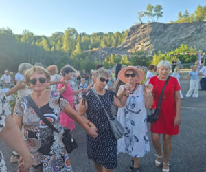 Gorący letni wieczór w Starachowicach! Międzypokoleniowa potańcówka opanowała Szlakowisko [FOTORELACJA]