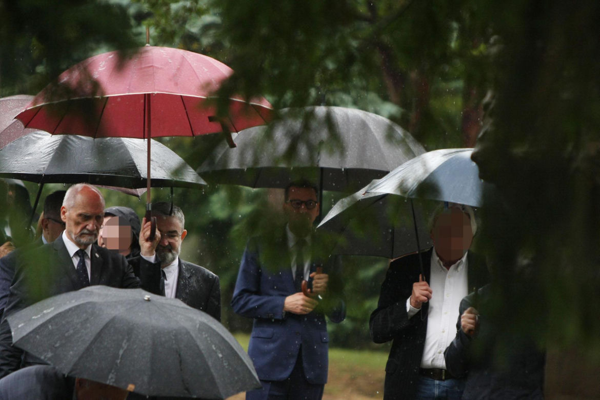 Morawiecki pod ochroną na miesięcznicy 