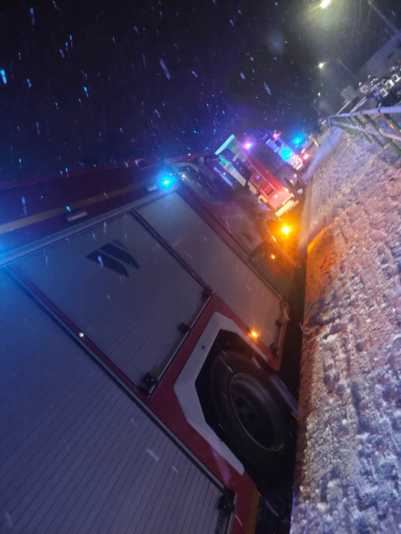 Przyszowice: Auto wyleciało z drogi. Dwie osoby trafiły do szpitala