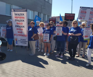 Strajk pielęgniarek i położnych w Olsztynie. Relacja z protestu [ZDJĘCIA]