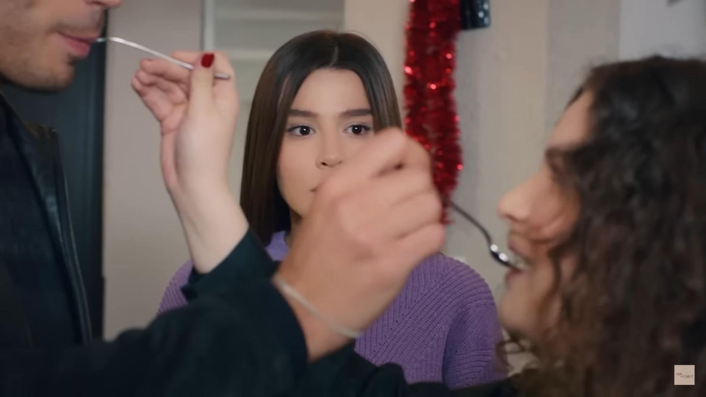 Miłość i nadzieja. Ege i Melis gruchają na oczach Zeynep jak dwa gołąbki!