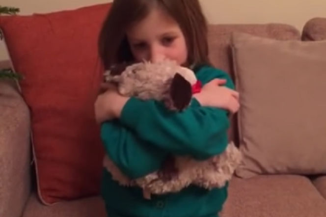 Rodzice ożywili pluszowego misia! Najbardziej wzruszająca reakcja dziecka EVER!
