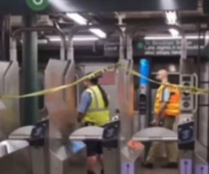 Odurzona para siedziała na torach w metrze! Wideo pokazało ostatnie chwile