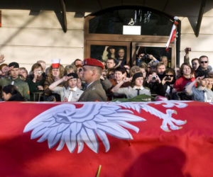 Przewiezienie trumien pary prezydenckiej
