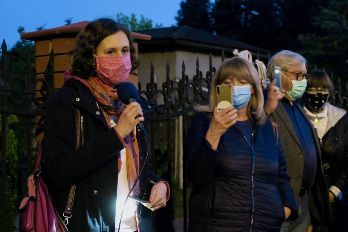 Manifestacja przed kaliską kurią diecezjalną. Kaliszanie oburzeni zachowaniem biskupa Janiaka
