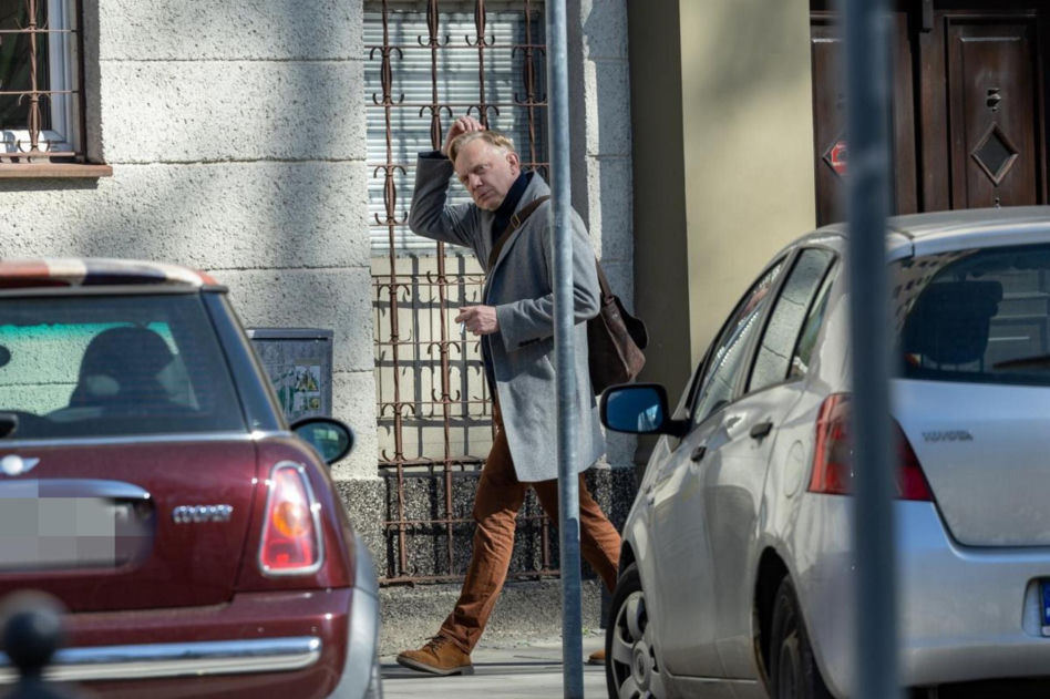 Arkadiusz Janiczek wychyla małpkę w samo południe