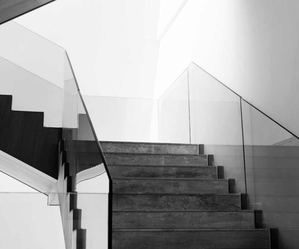 Schody wewnętrzne – co decyduje o ich trwałości i bezpieczeństwie?