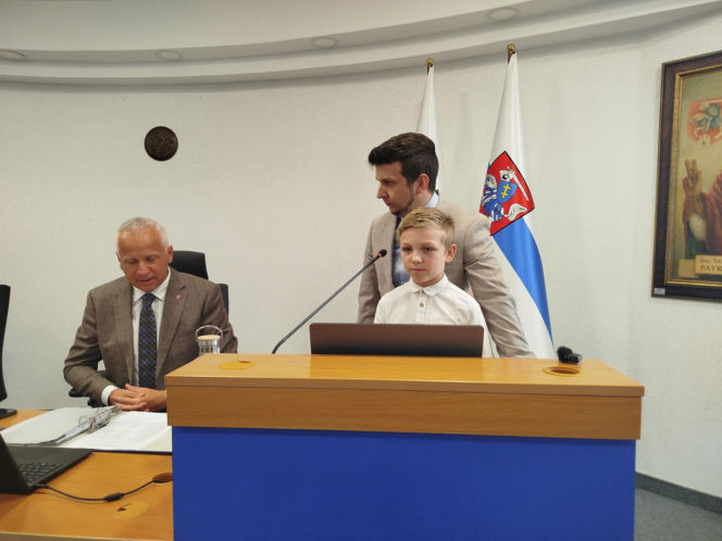 Podczas lipcowej sesji rady miasta władze Siedlec i radni złożyli oficjalne gratulacje 10-letniemu Kubie Lewczukowi – młodemu i bardzo utalentowanemu szachiście, tegorocznemu Mistrzowi Polski w szachach klasycznych, pochodzącemu z Siedlec.