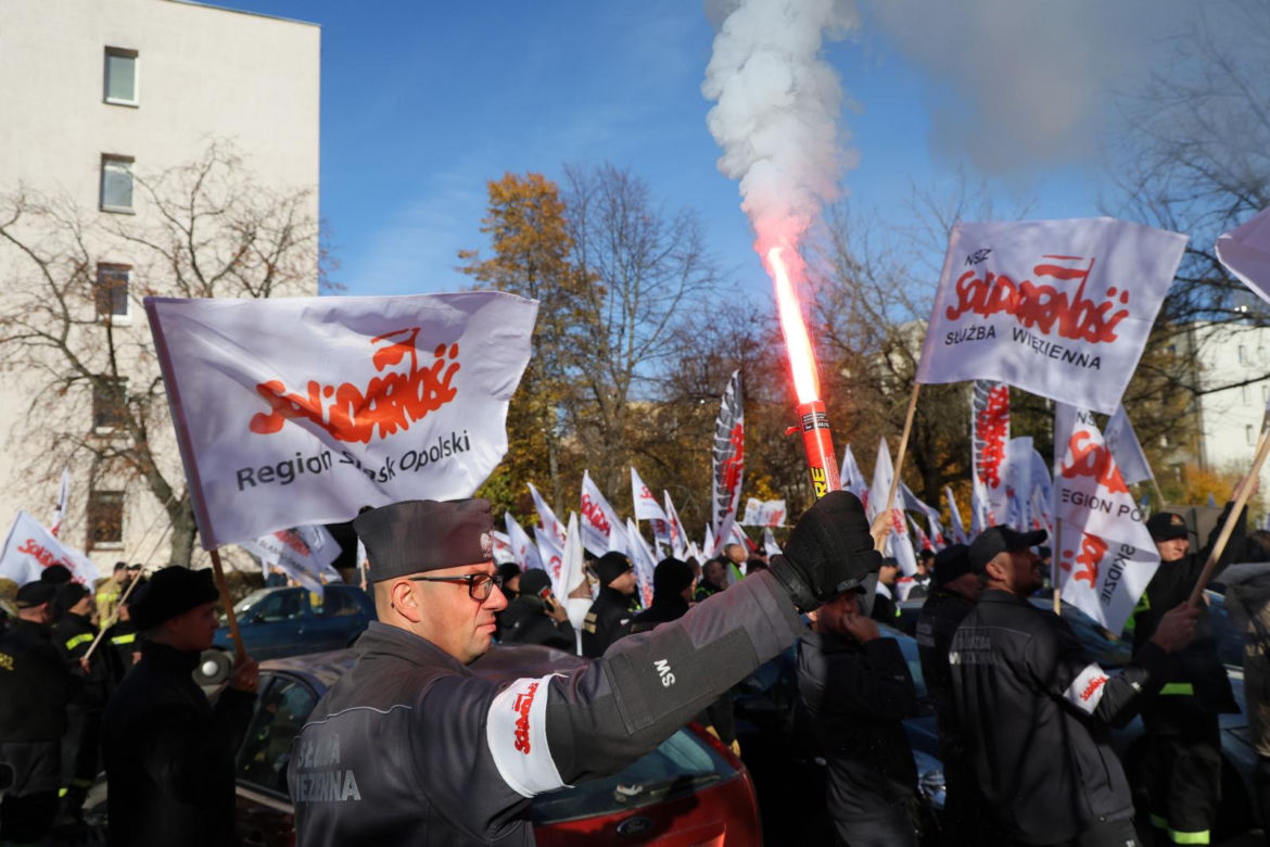 Pikieta służb mundurowych w Warszawie