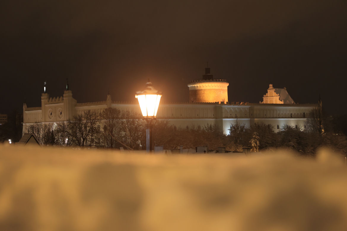 Śnieżny Lublin wieczorową porą
