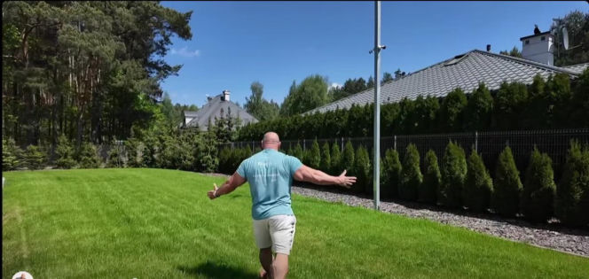 Robert Burneika sprzedaje willę