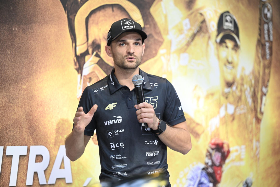 Bartosz Zmarzlik przekazał motocykl 11-letniemu Kubie