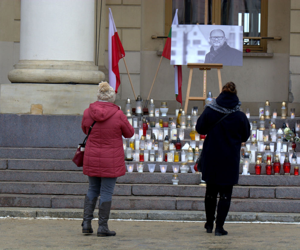 Lublin: Flaga miasta opuszczona do połowy masztu. W południe wybrzmiała „Cisza”