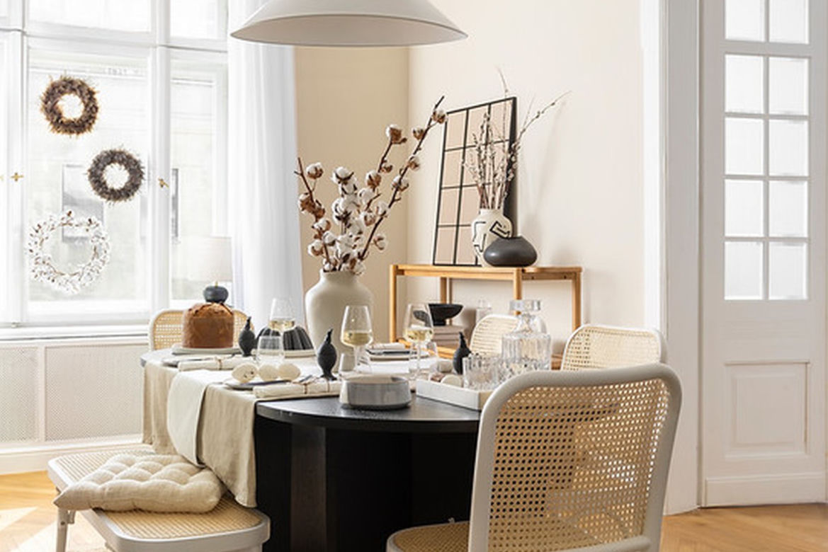 Wielkanocny stół pięknie nakryty – idealnie w stylu modern organic