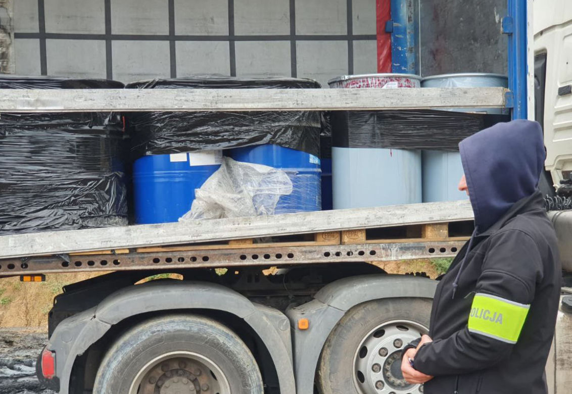 Policja zatrzymała 5 osób w sprawie nielegalnego przewożenia i składawania odpadów