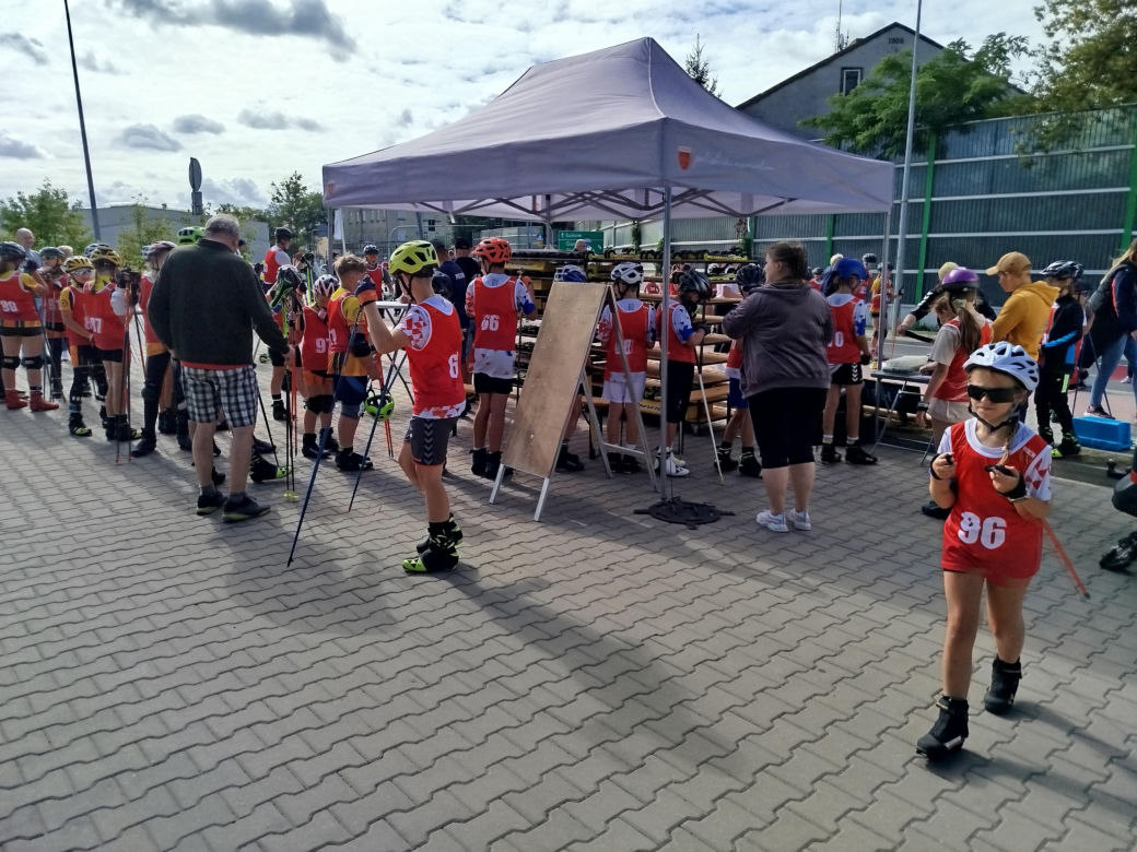 Zawody o Puchar Polski na nartorolkach Marwe Cup 2025 zostały zainaugurowane w Siedlcach