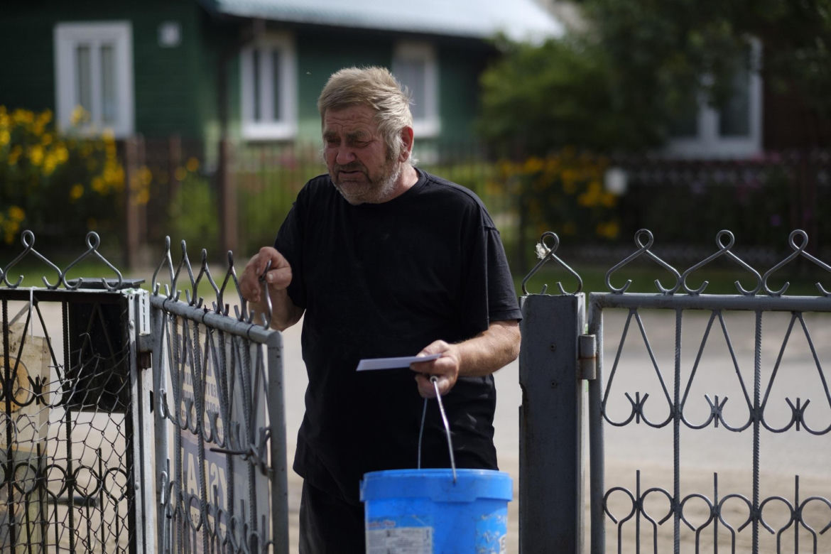 Rolnicy. Podlasie. Gienek czyta list od fanki. Odcinek 36. Sezon V