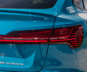 Audi e-tron Sportback 55 quattro S line (Antigua Blue)