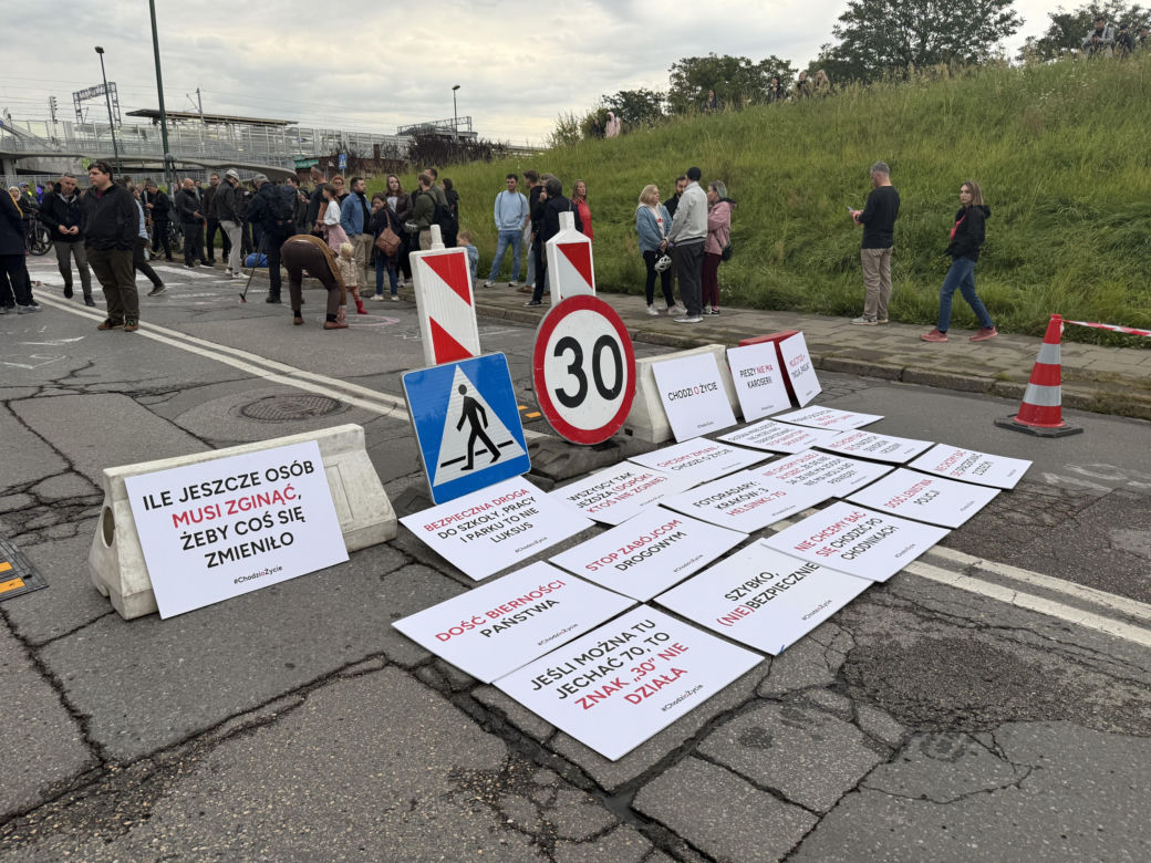 "Cichy marsz" w Krakowie po tragicznym wypadku. Zginęło młode małżeństwo