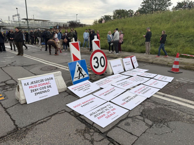 "Cichy marsz" w Krakowie po tragicznym wypadku. Zginęło młode małżeństwo