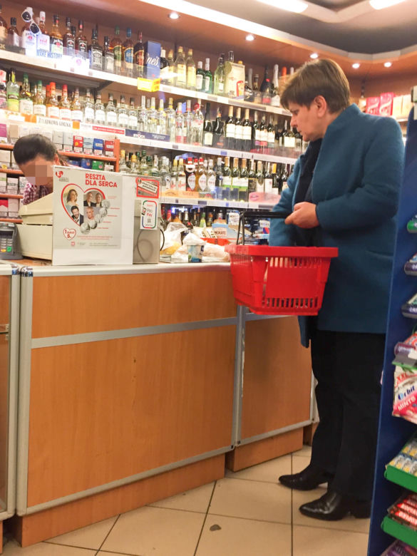 Kaczyński tworzy rząd a Szydło w kolejce po mięso