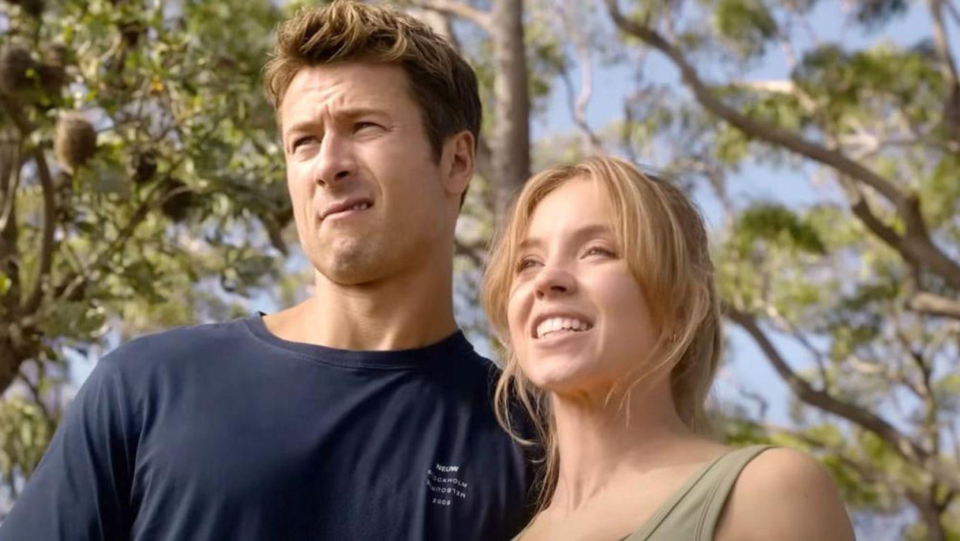 W rolach głównych wystąpili Sydney Sweeney (“Euforia”, “Biały lotos”) i Glen Powell (“Top Gun: Maverick”).