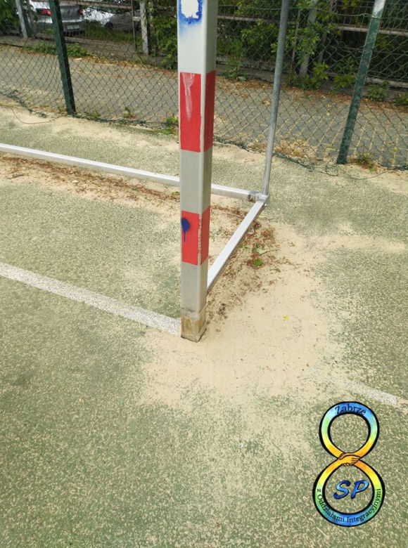 Zabrze: pijany nastolatek zdewastował nowy plac zabaw przy szkole podstawowej. Wszystko zostało zniszczone