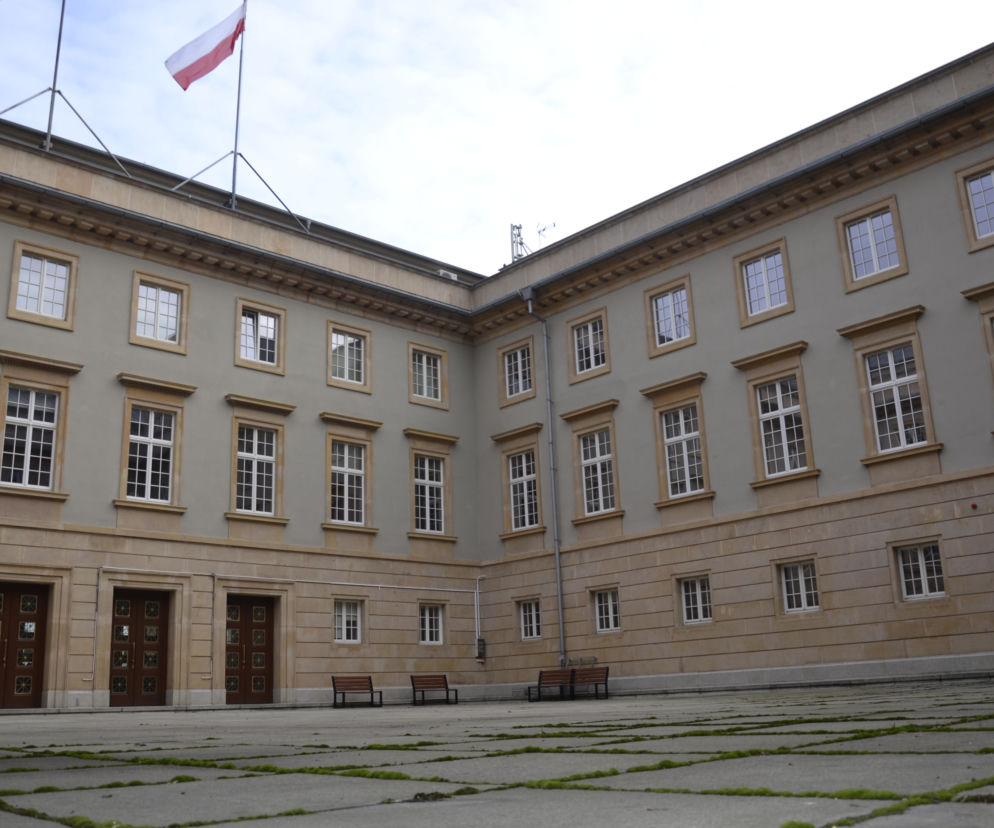 Dziedziniec środkowy Dolnoślaskiego Urzędu Wojewódzkiego