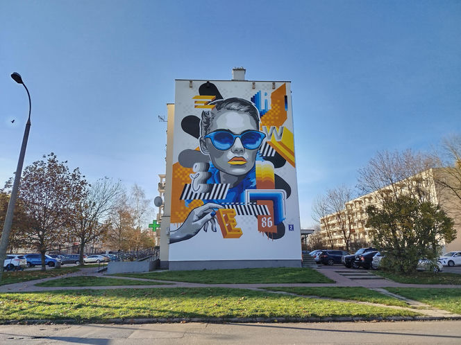 Nowy mural z kobiecą postacią na ścianie bloku przy ulicy Kaszubskiej 2 w Siedlcach. Zobacz zdjęcia!