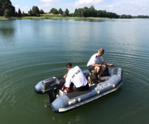 Plaża w Wąsoszu zamknięta. Rozpoczął się czwarty dzień poszukiwań chłopców na jeziorze [ZDJĘCIA]