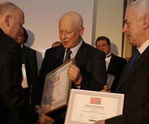 Podsekretarz Stanu P. Styczeń wręcza Laury Buildera 