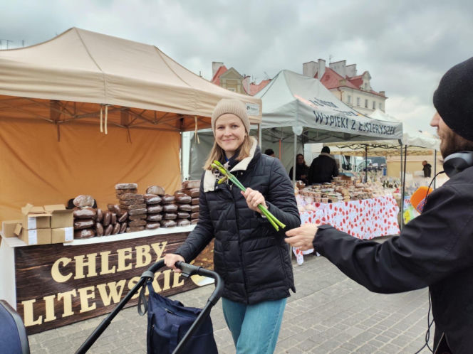 ESKA Lublin rozdawała żonkile na wiosnę