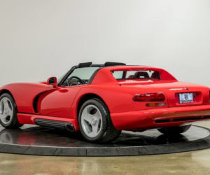 Dodge Viper z przebiegiem 34 mil