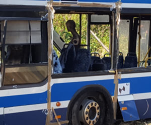 Tak wygląda autobus po wybuchu bomby, którą chciał stworzyć Paweł R.
