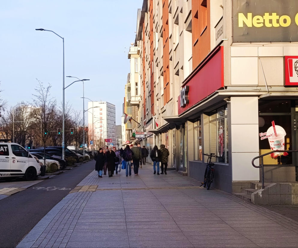 Ławki zniknęły z Alei Niepodległości