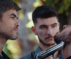 Dziedzictwo, odcinek 891: Nana i Nazli uciekają z rąk Trucizny, a Ayse traci przytomność po przyjęciu niewłaściwych leków