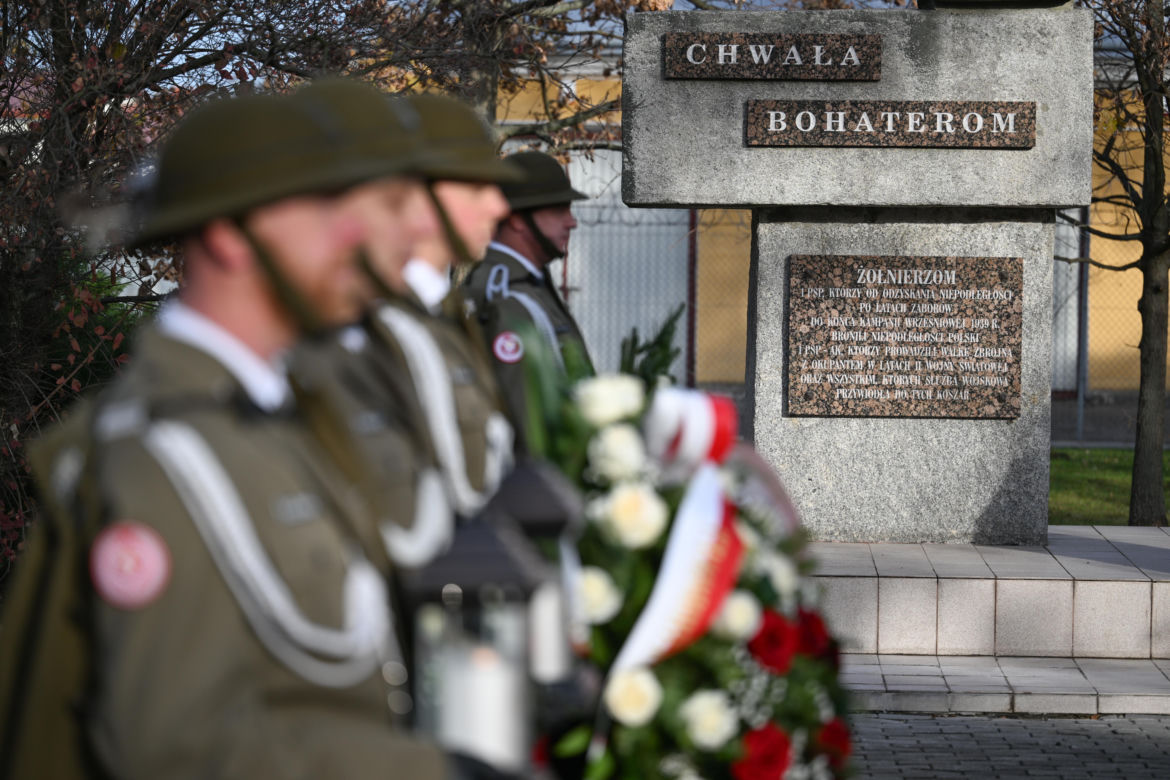 Polskie fabryki amunicji ponad podziałami. Szef MON i marszałek Sejmu w Rzeszowie 