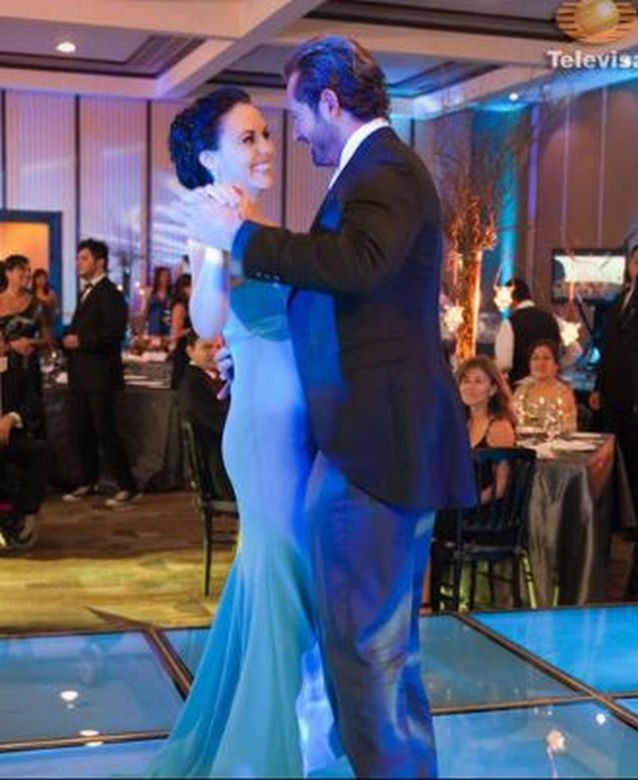 UKRYTA MIŁOŚĆ: Luciana (Zuria Vega) i Rodrigo (Gabriel Soto) na balu