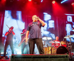 Kazik Staszewski z Kultu po raz pierwszy przemówił ze szpitalnego łóżka. Poruszające nagranie ze szpitala na Teneryfie