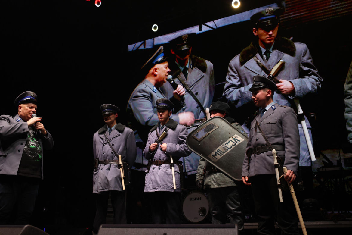 Koncert "Zadzwońcie po milicję" w katowickim Spodku