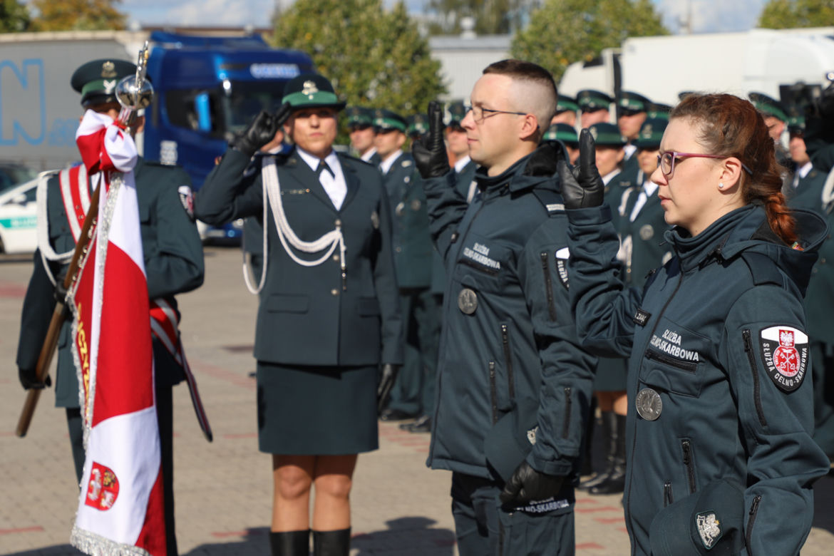 Olsztyn. Mamy 39 nowych funkcjonariuszy Służby Celno-Skarbowej. Złożyli już uroczyste ślubowanie [ZDJĘCIA]