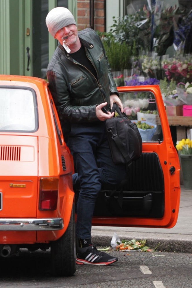 Chris Evans jeździ Maluchem