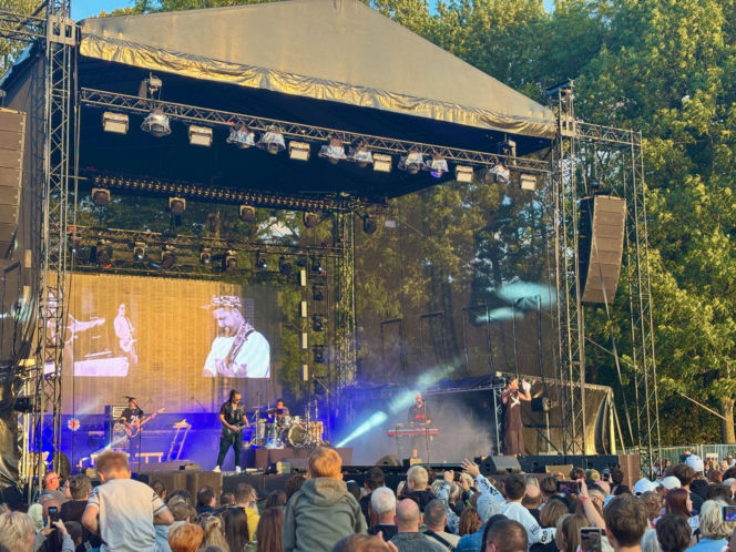 Gorące gwiazdy i tłumy mieszkańców! Ekipa ESKA Summer City na dożynkach w Kobierzycach