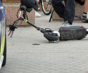 17-latek na hulajnodze elektrycznej potrącił dziecko. 3-latek trafił do szpitala