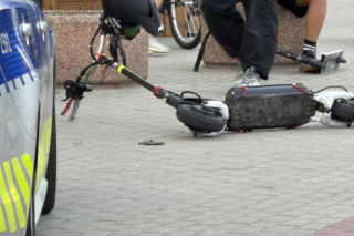 17-latek na hulajnodze elektrycznej potrącił dziecko. 3-latek trafił do szpitala