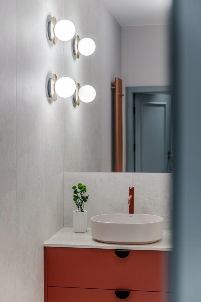 Mieszkanie w kolorach szałwiowej zieleni i ciepłej terakoty