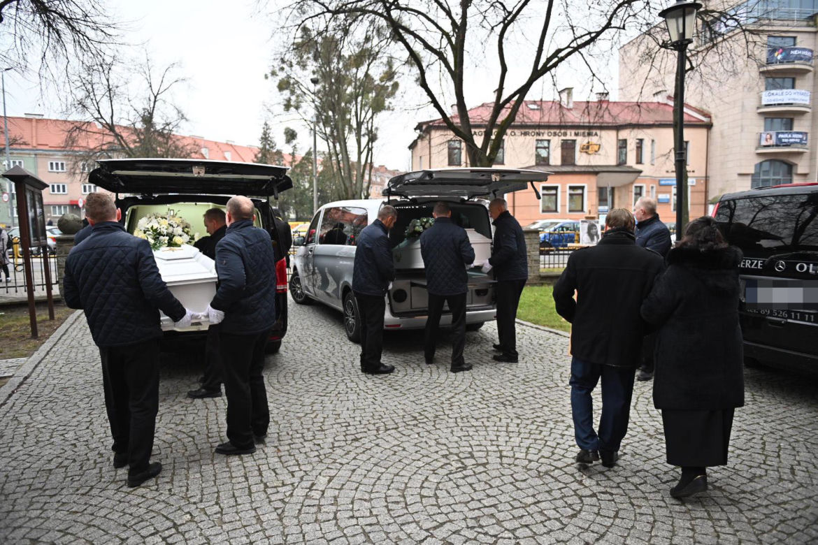 Pogrzeb Weroniki i Sebastiana. Ostatnia droga rodzeństwa