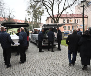 Pogrzeb Weroniki i Sebastiana. Ostatnia droga rodzeństwa